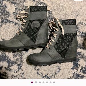 Sorel Women's Evie Lace-Up Boots